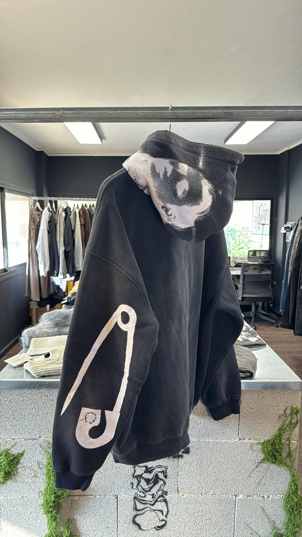 DISTRESSED LOOSE ZIP HOODIE