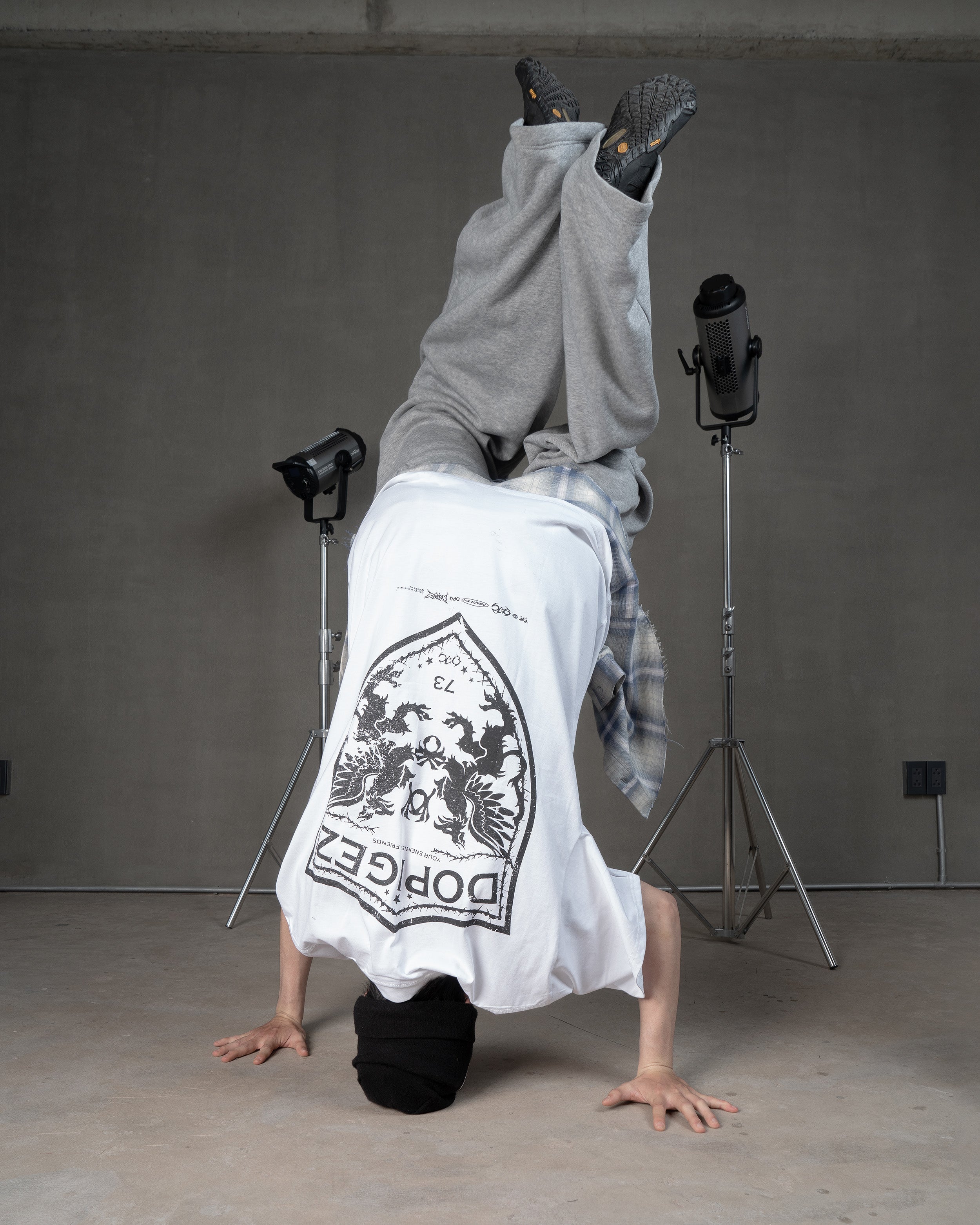 BLACK CREST TEE - WHITE