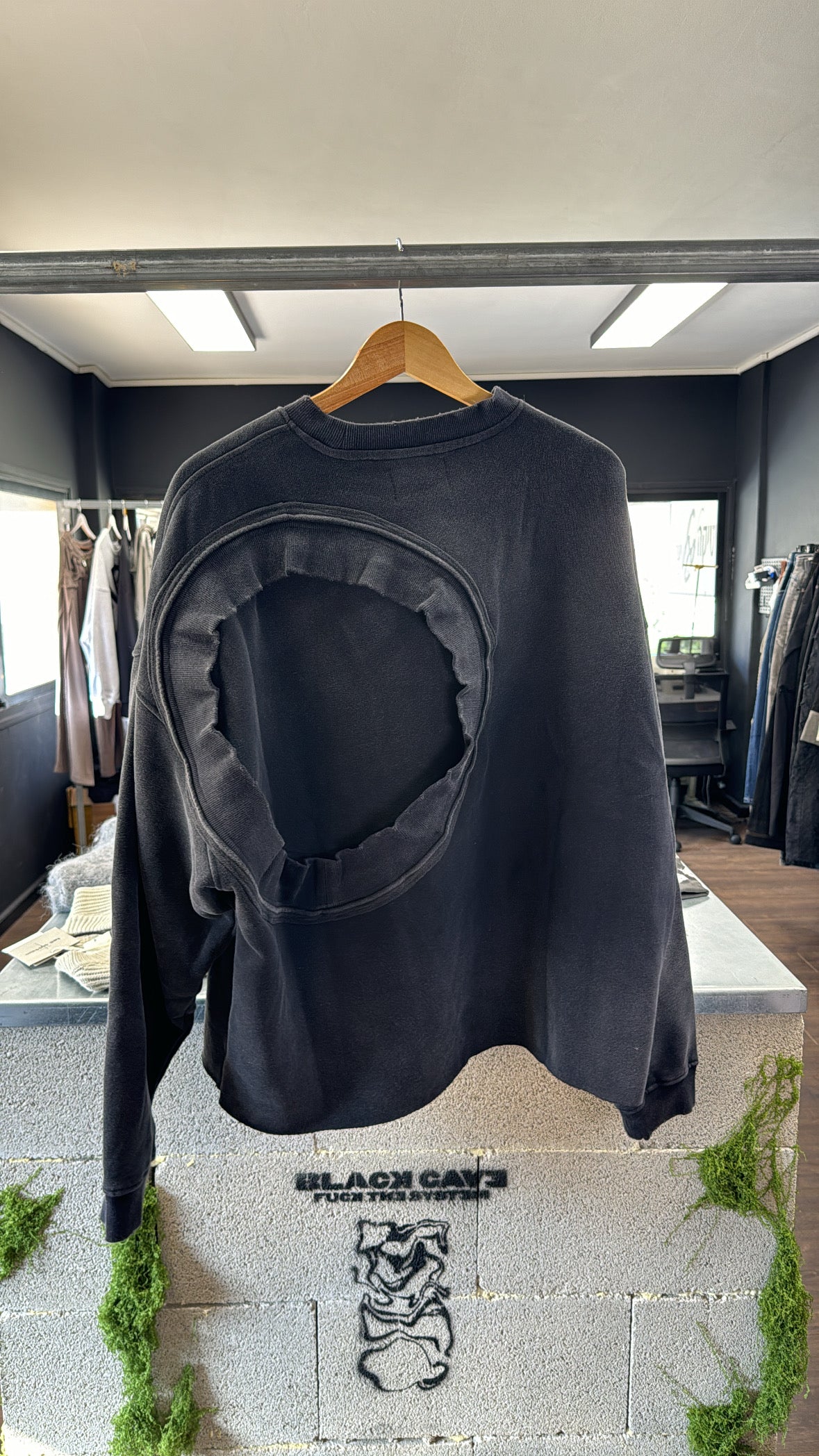 DECONSTRUCTED APPLIQUÉ SWEATSHIRT