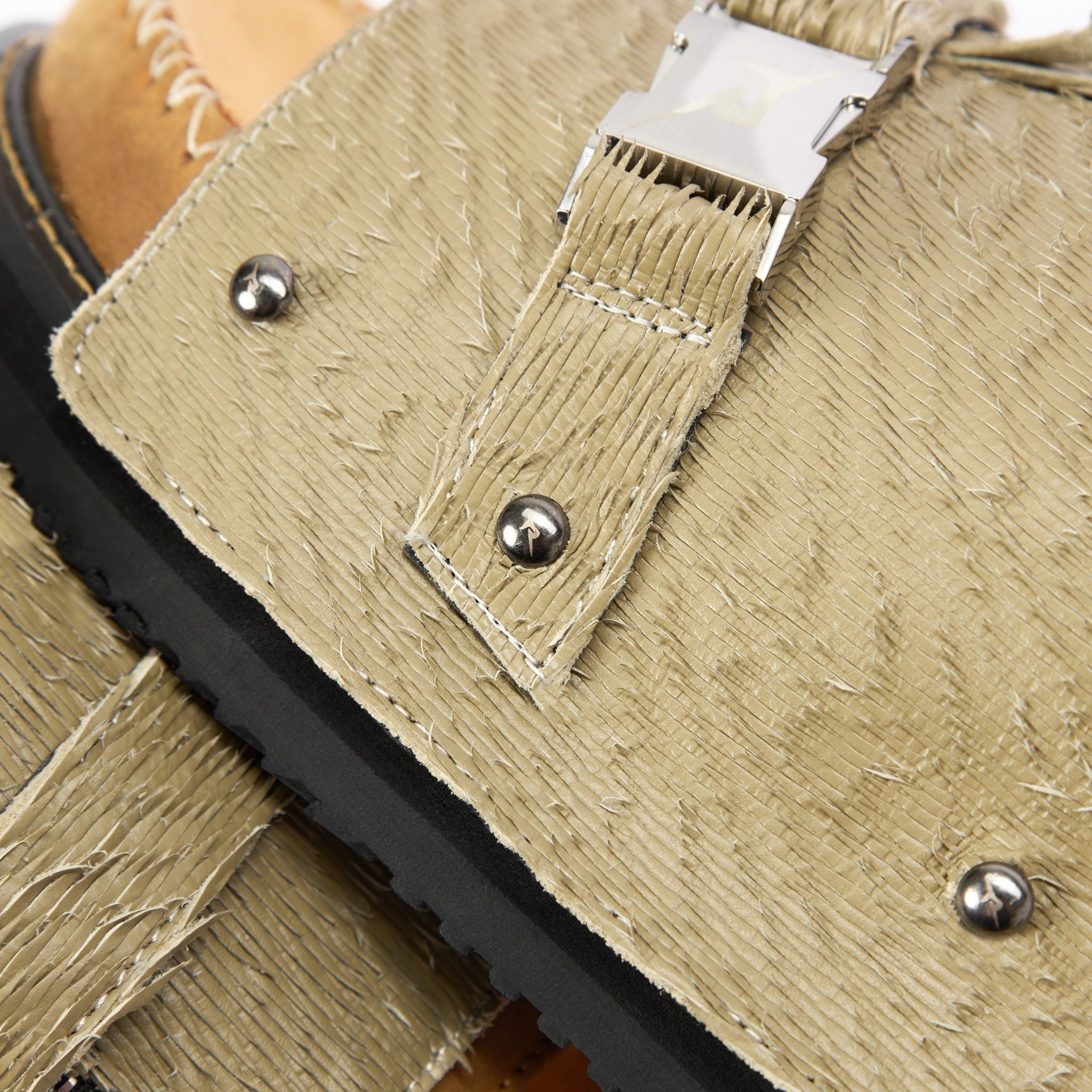 LEATHER LOCK - GRASS