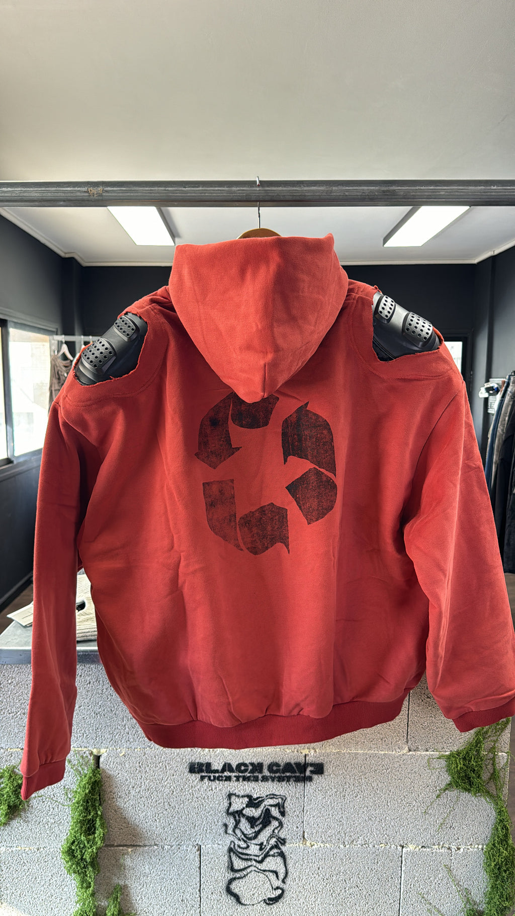 ARMOR SHOULDER HOODIE