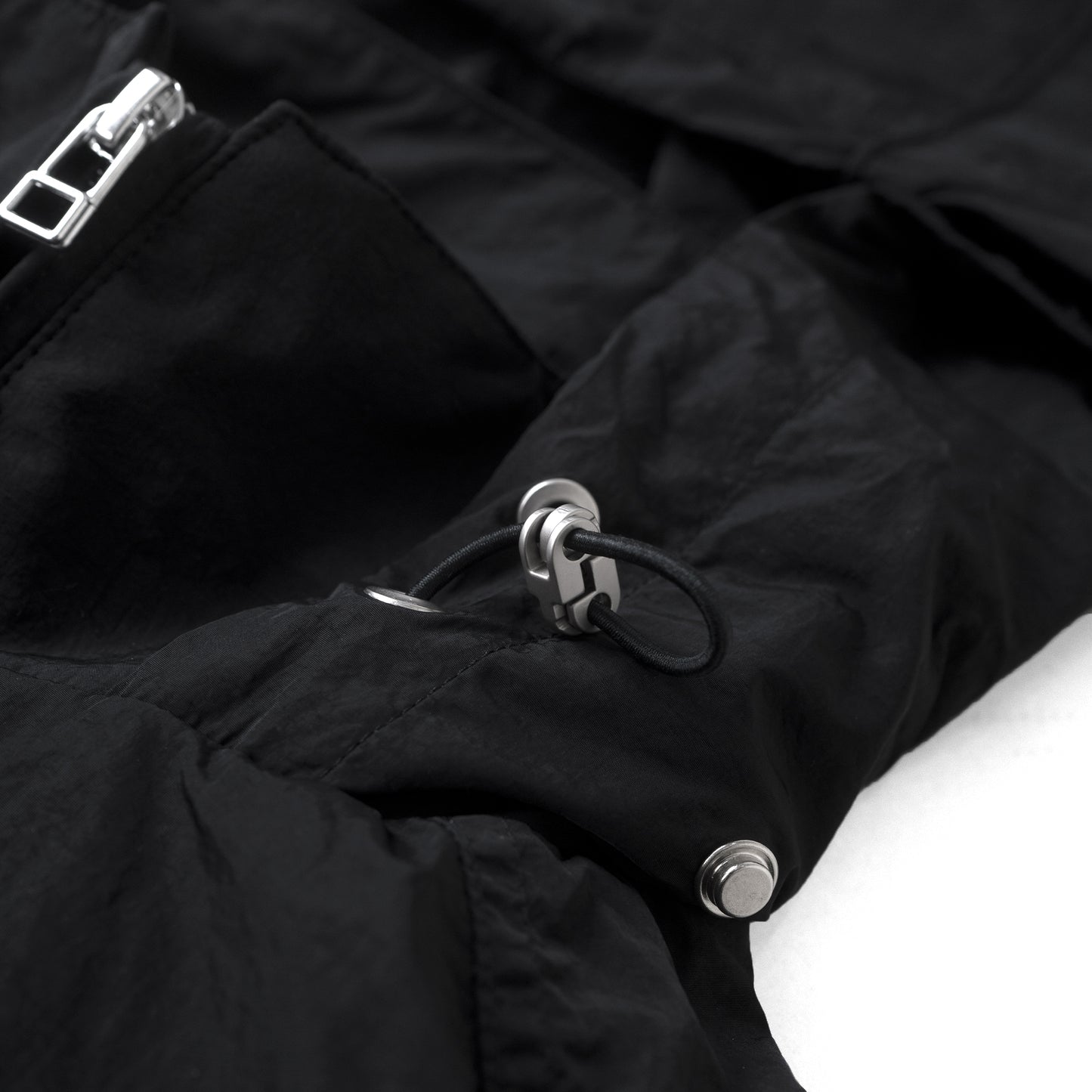 HOOD PANELLED JACKET/ BLACK