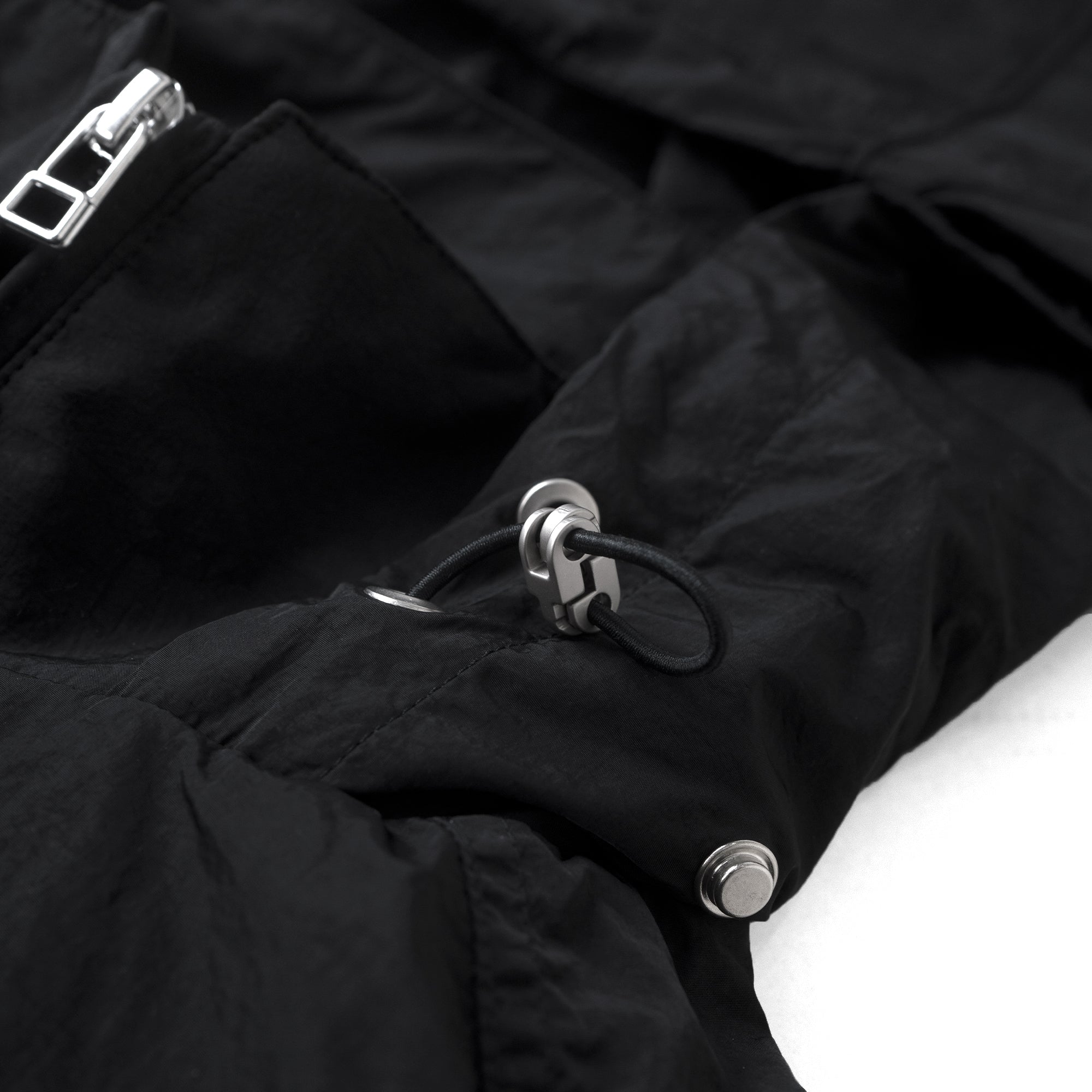 HOOD PANELLED JACKET/ BLACK