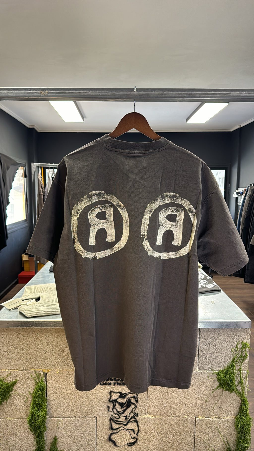 REVERSE R WASHED TEE