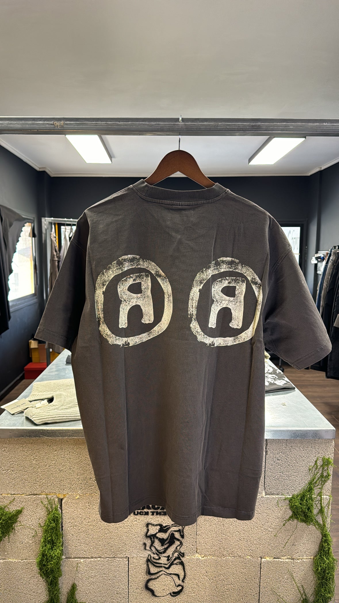 REVERSE R WASHED TEE