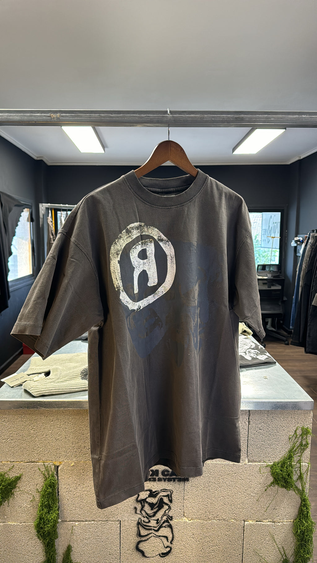 REVERSE R WASHED TEE