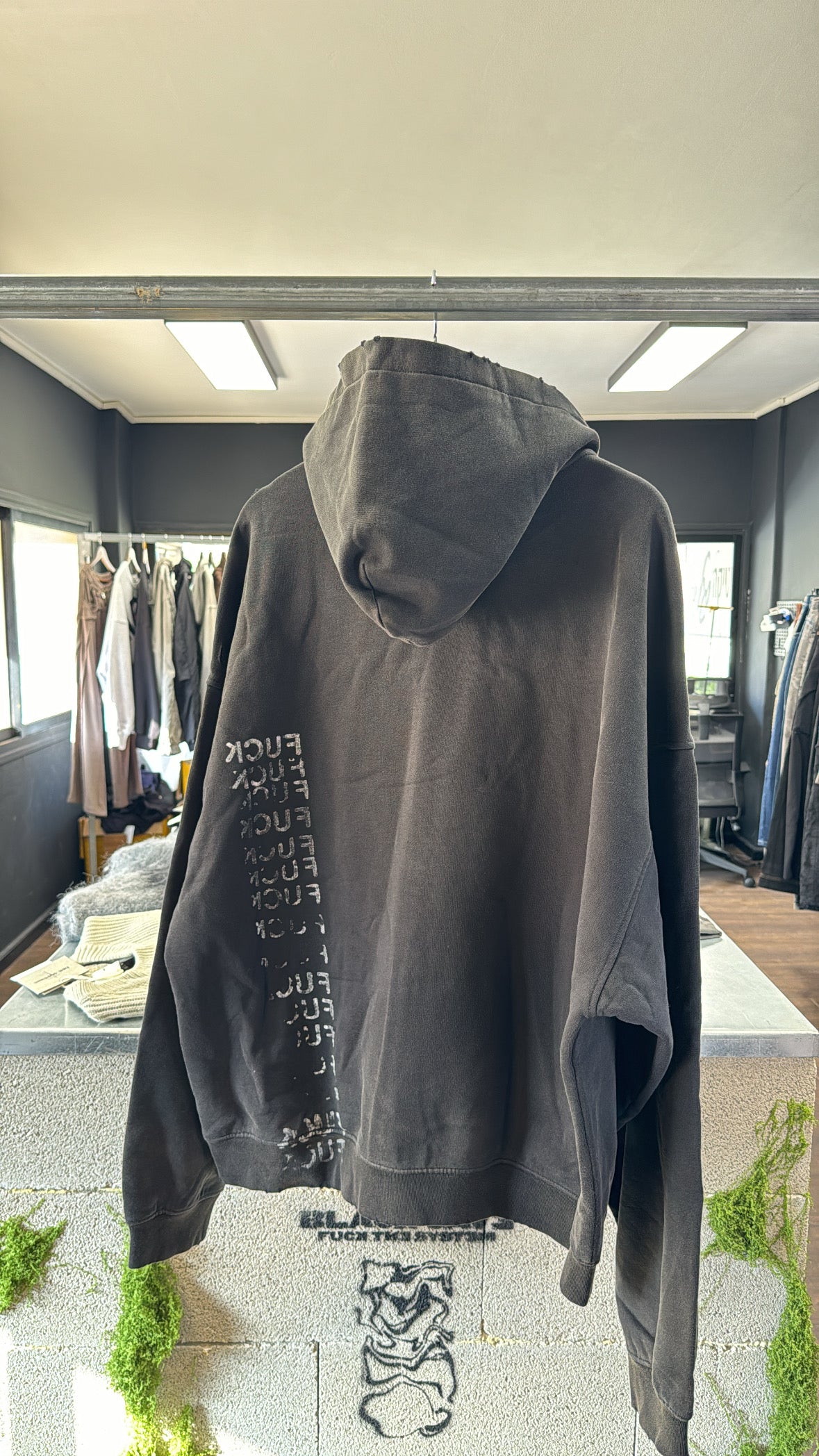 DISTRESSED TYPE ZIP HOODIE