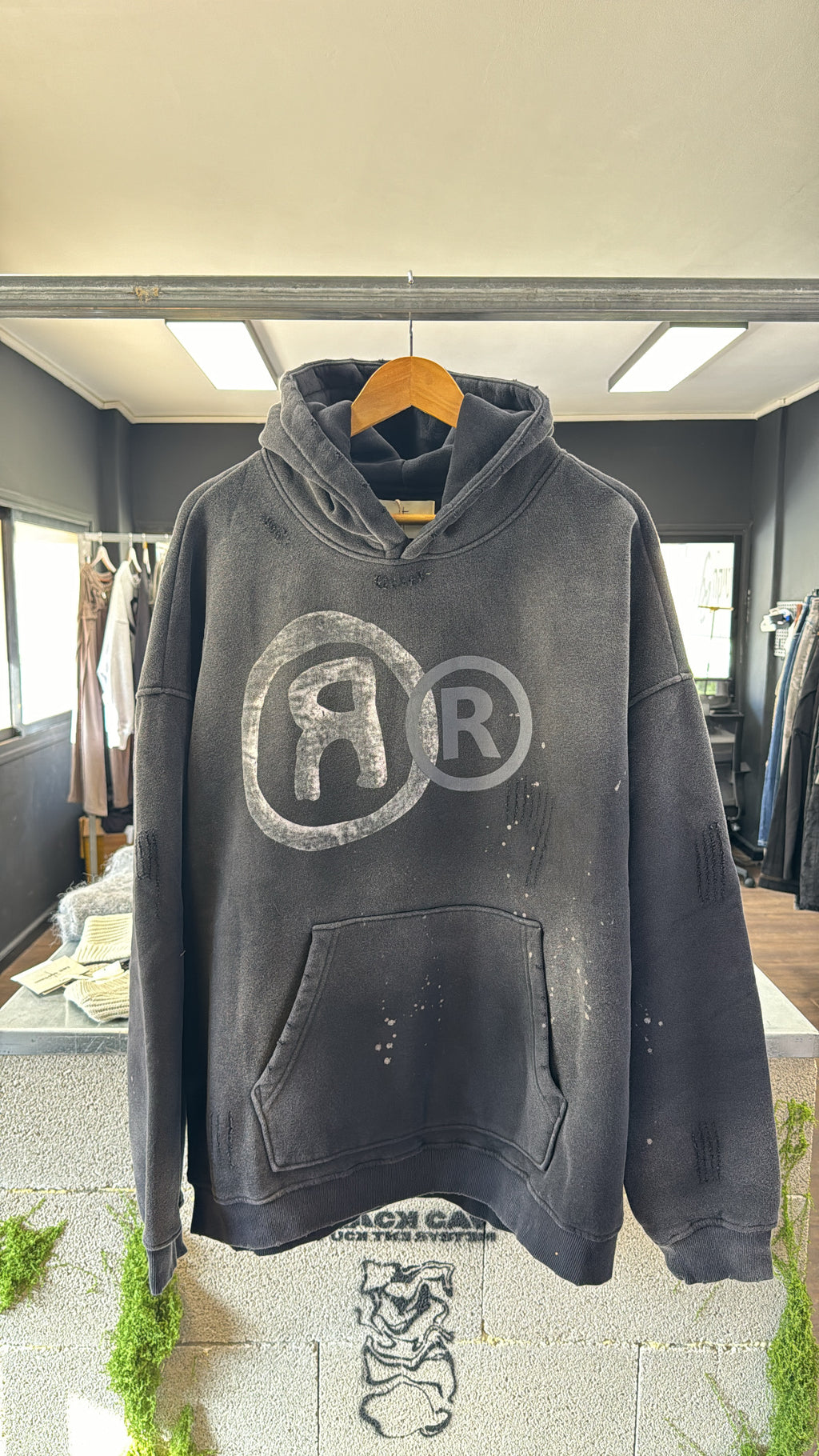 DISTRESSED R LOGO HOODIE