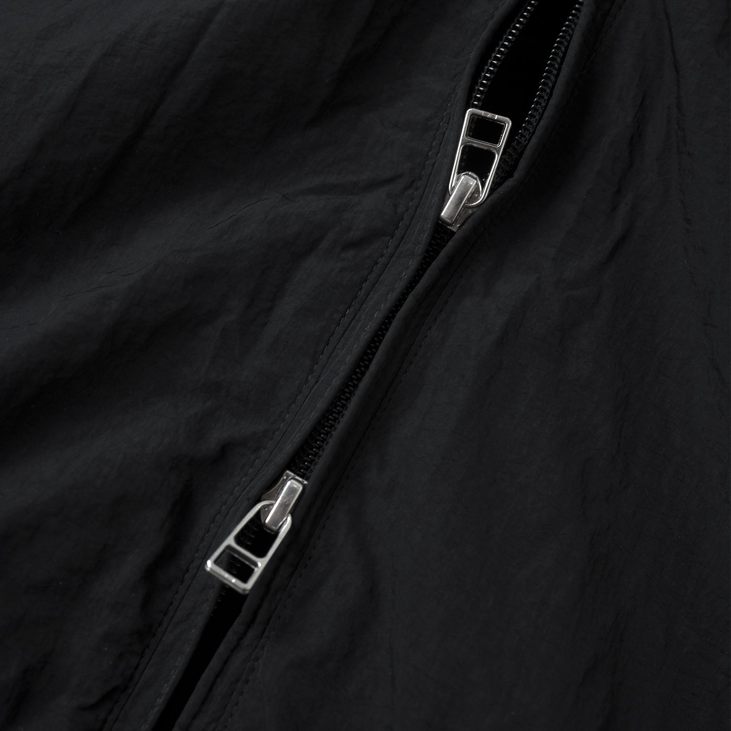 HOOD PANELLED JACKET/ BLACK