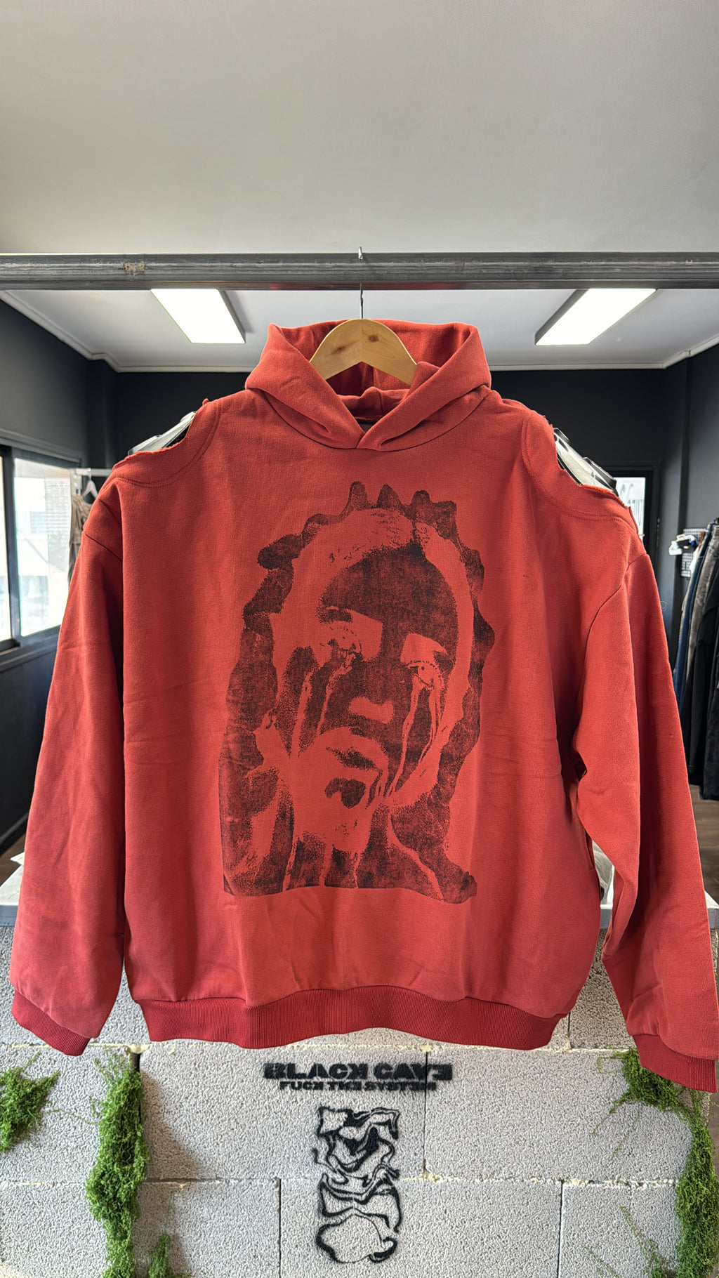 ARMOR SHOULDER HOODIE