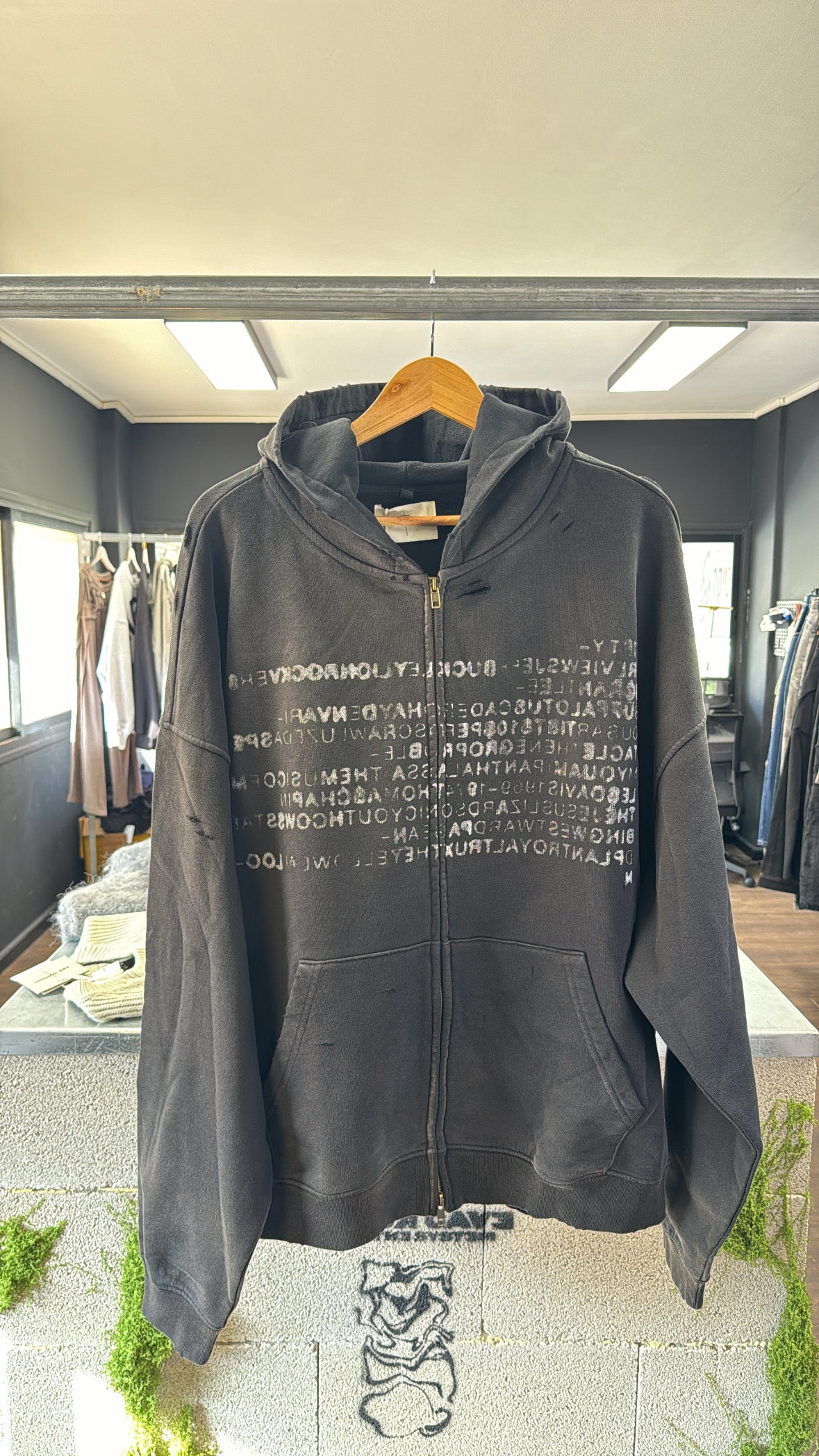 DISTRESSED TYPE ZIP HOODIE