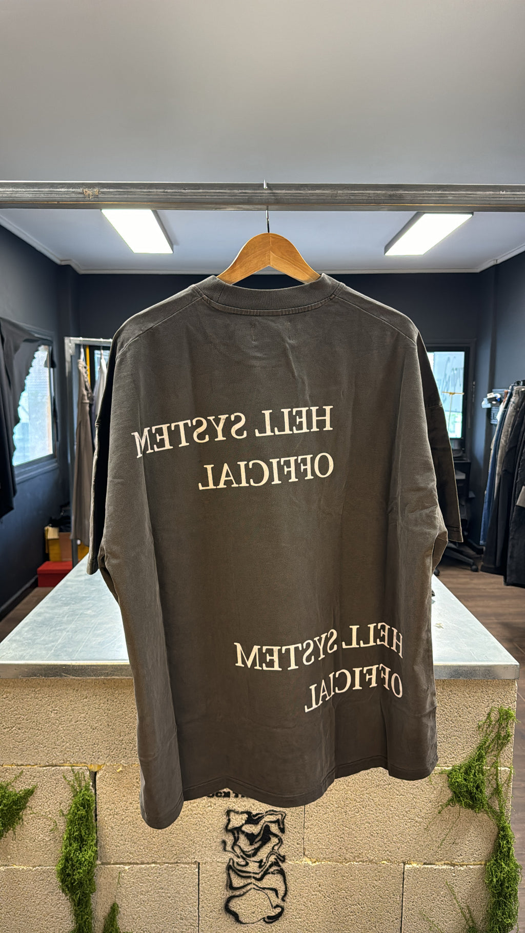 DISTRESSED ARCHIVE TEE