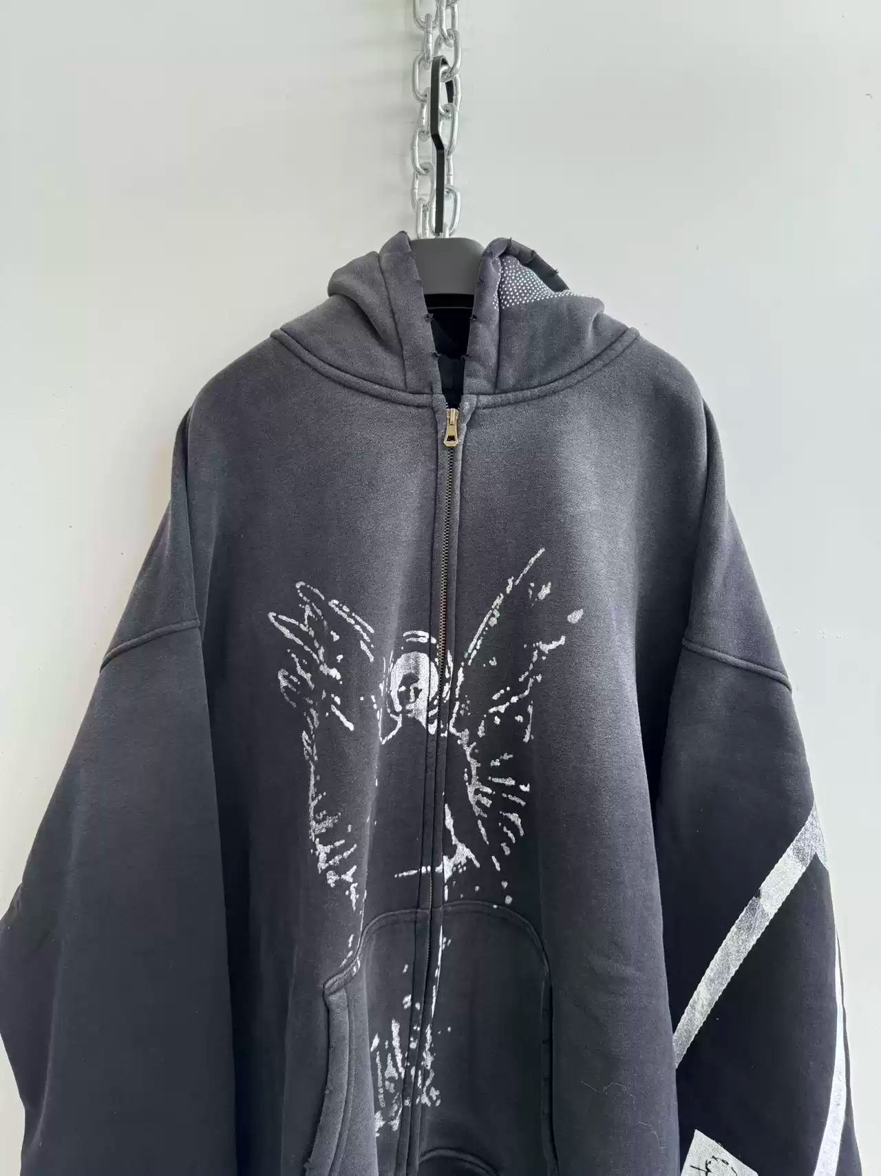 DISTRESSED LOOSE ZIP HOODIE