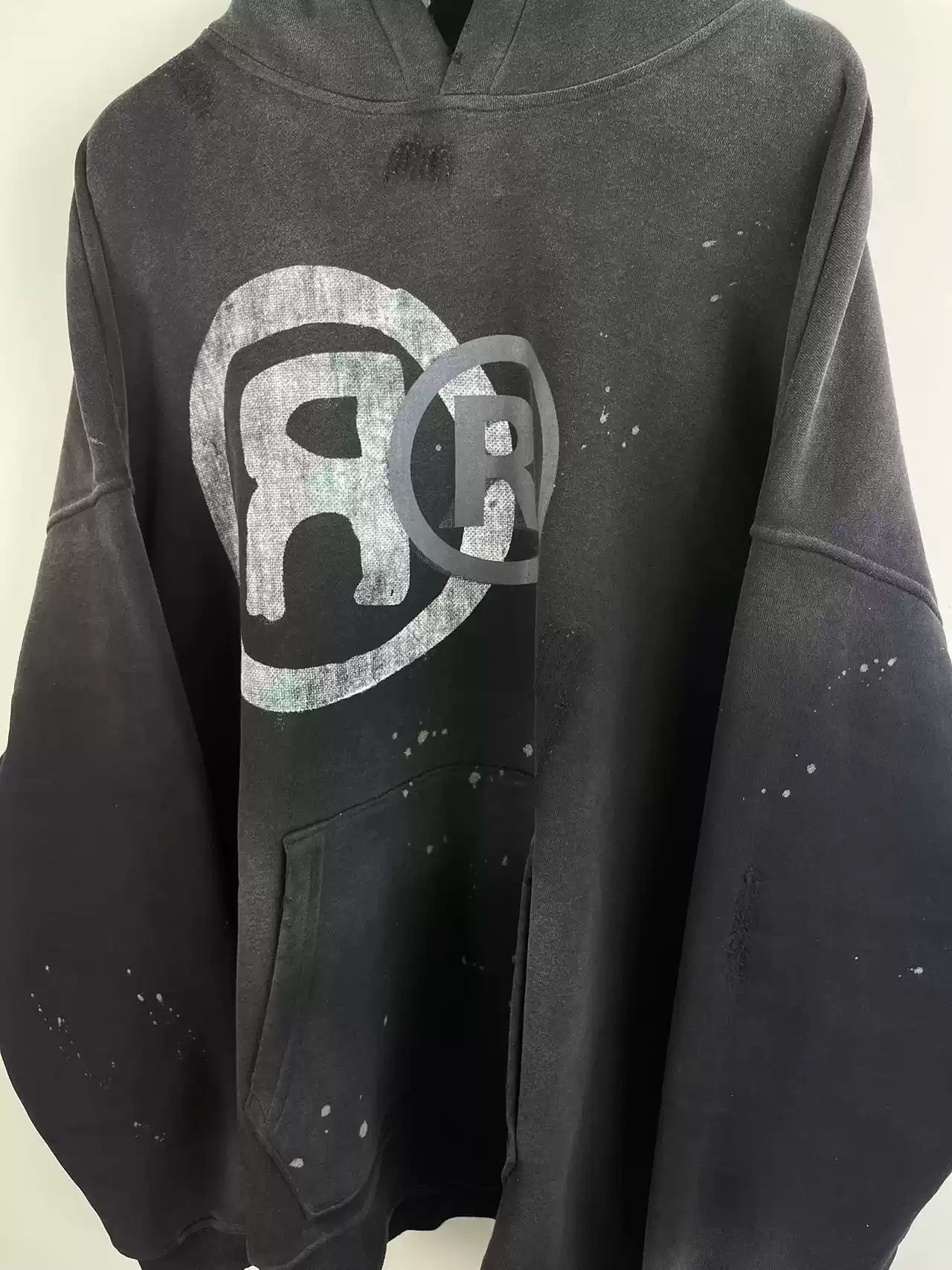 DISTRESSED R LOGO HOODIE