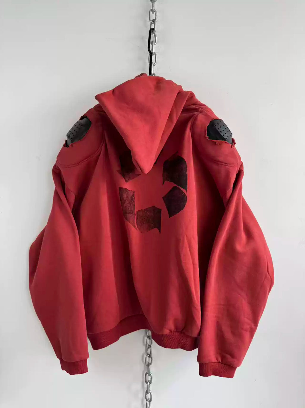 ARMOR SHOULDER HOODIE