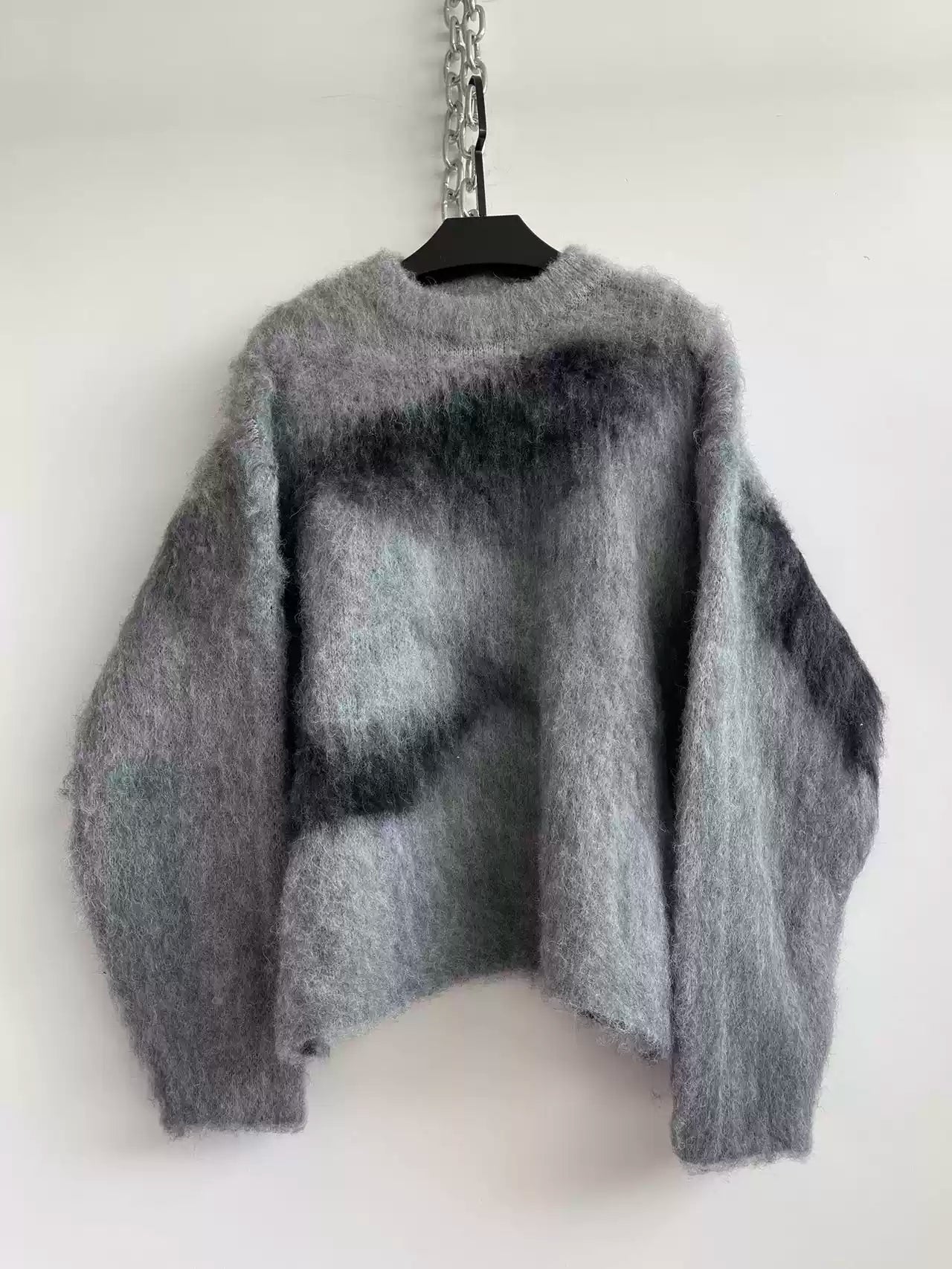 WOOL YARN WIDE SILHOUETTE SWEATER