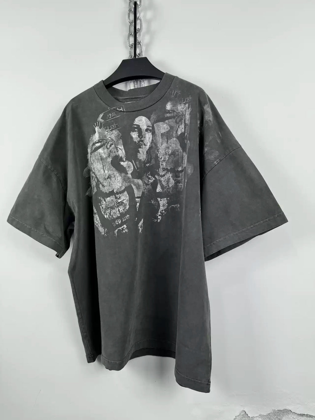 DISTRESSED ARCHIVE TEE