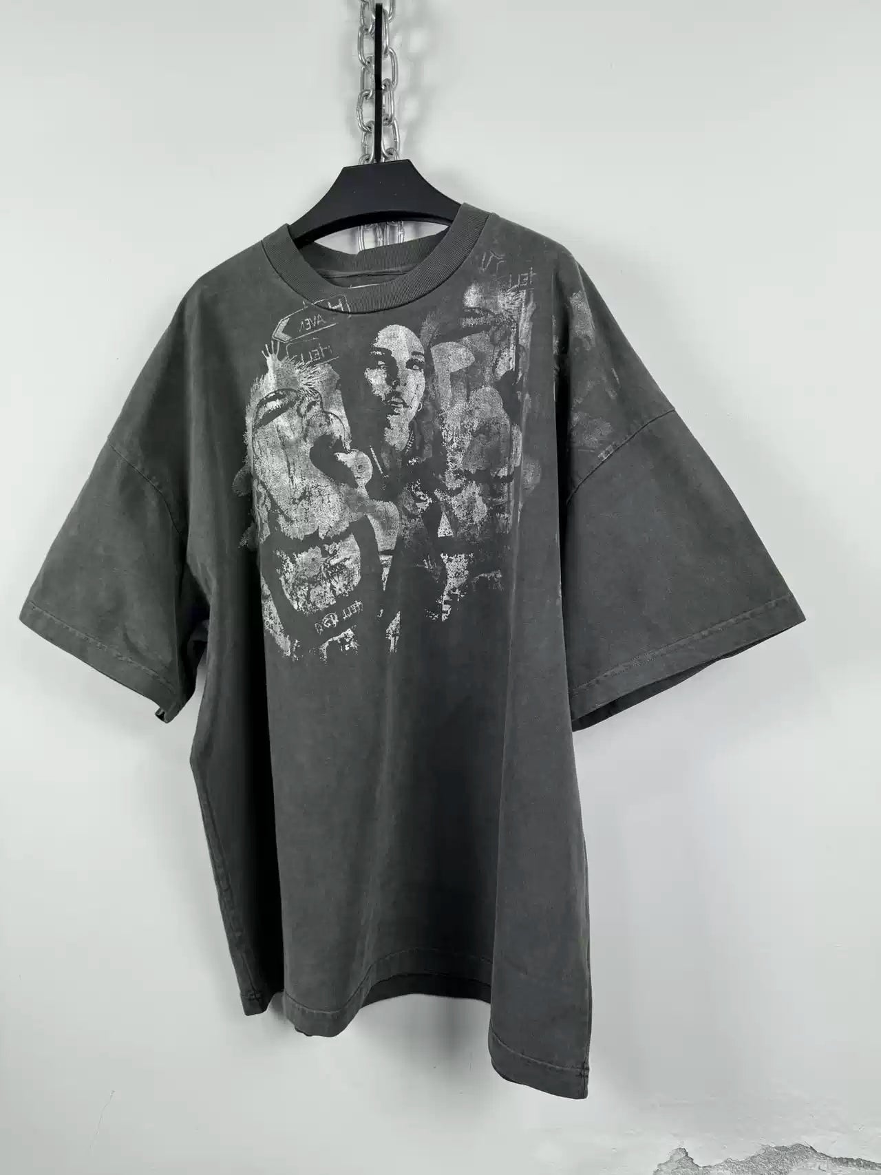 DISTRESSED ARCHIVE TEE