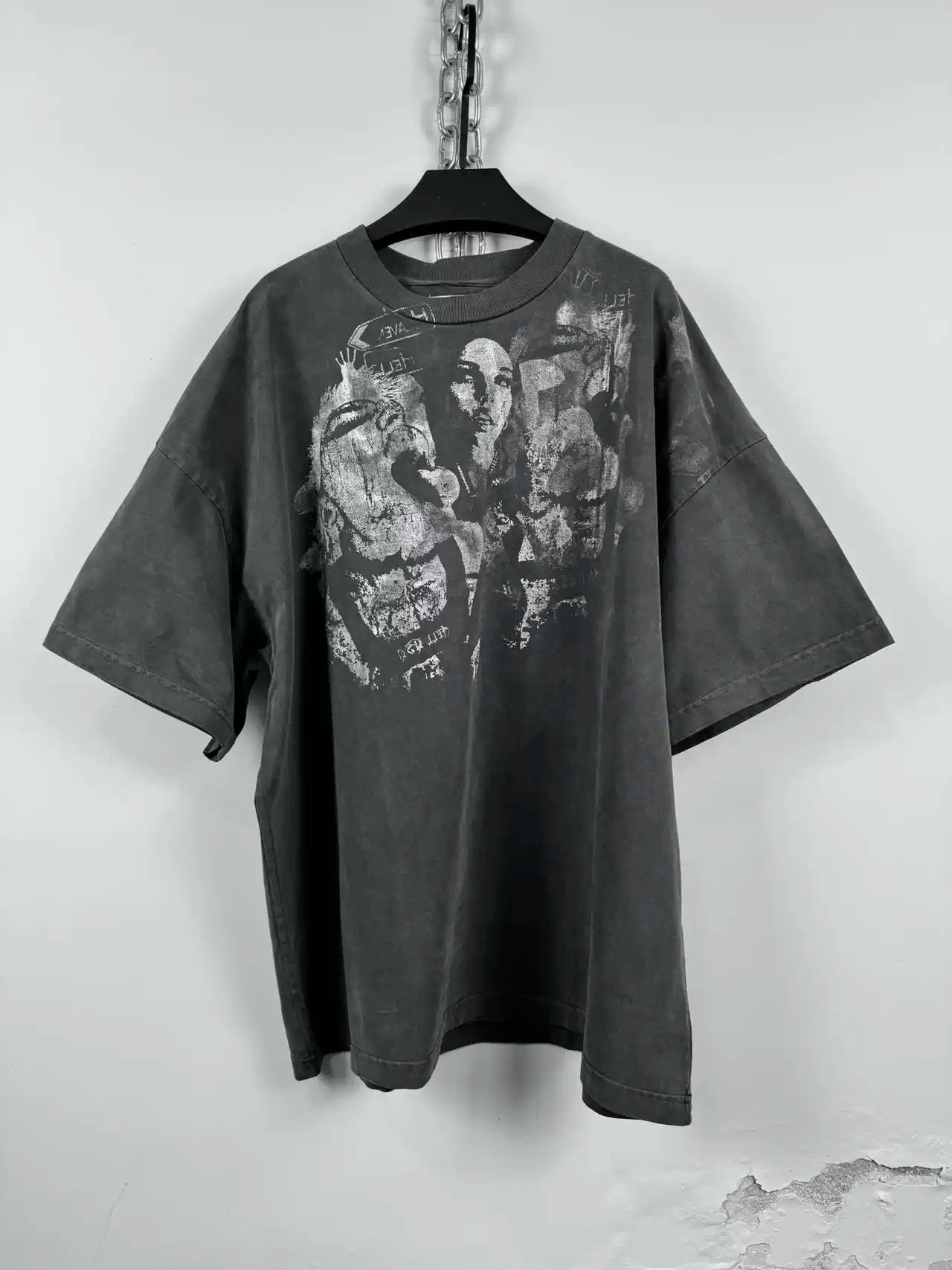 DISTRESSED ARCHIVE TEE