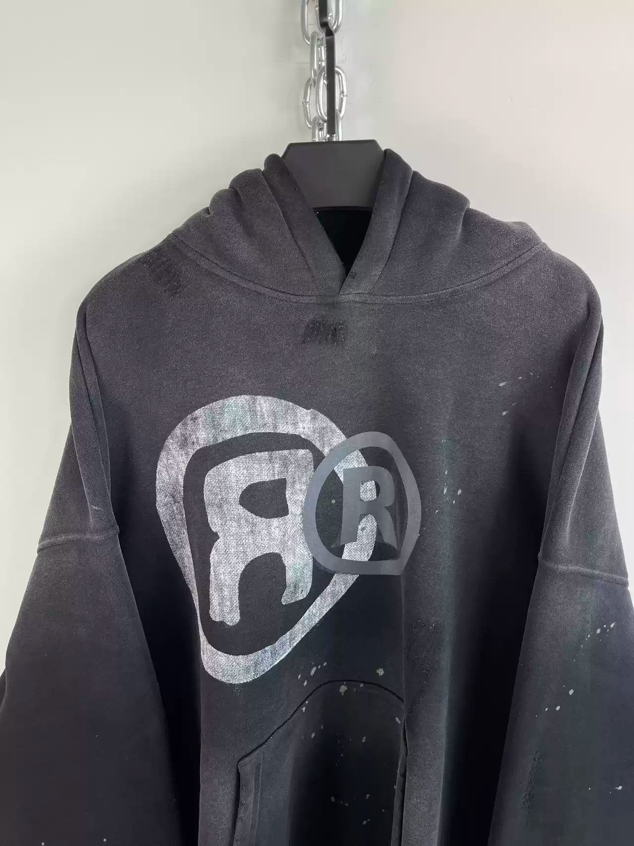 DISTRESSED R LOGO HOODIE