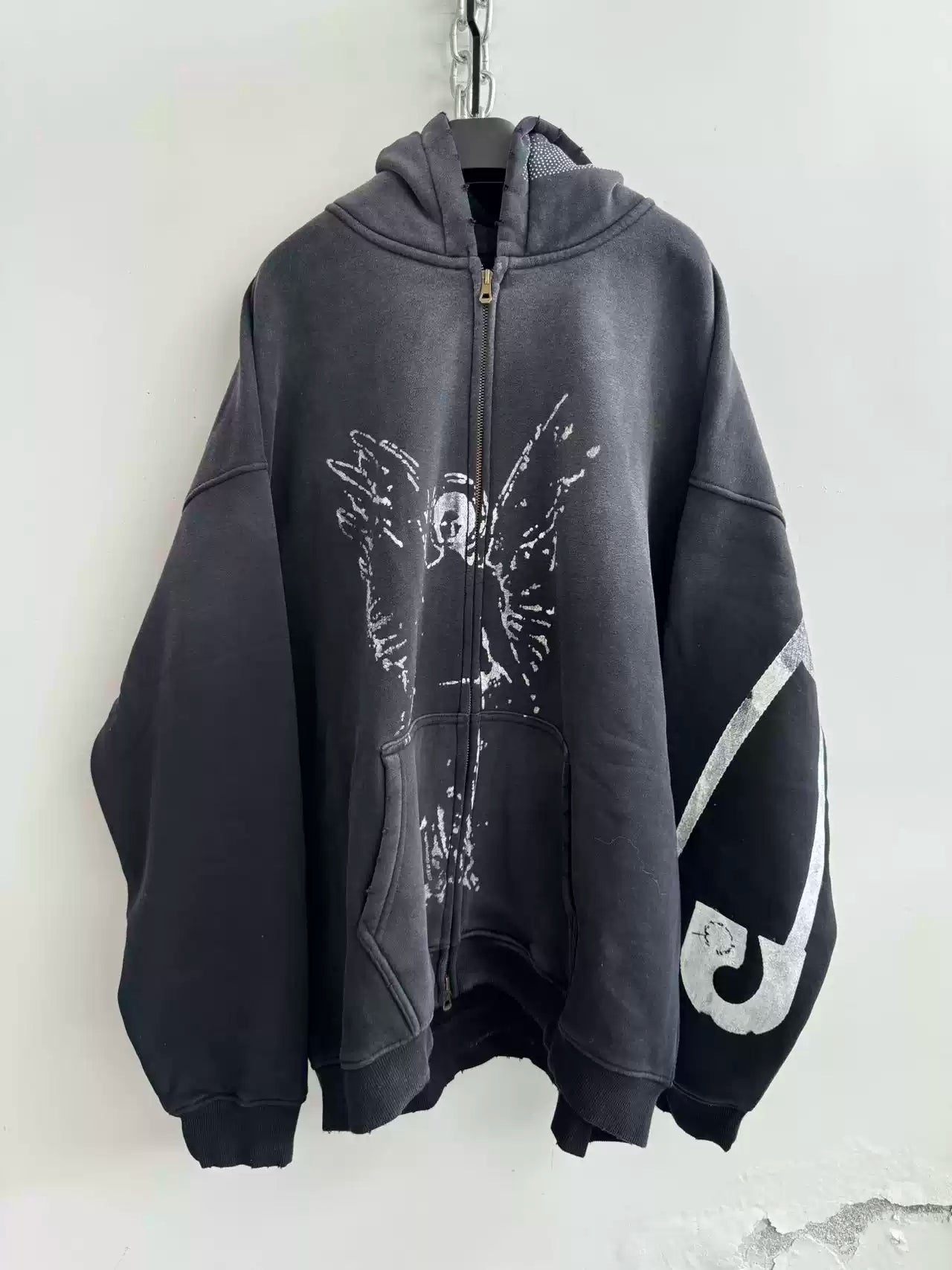 DISTRESSED LOOSE ZIP HOODIE