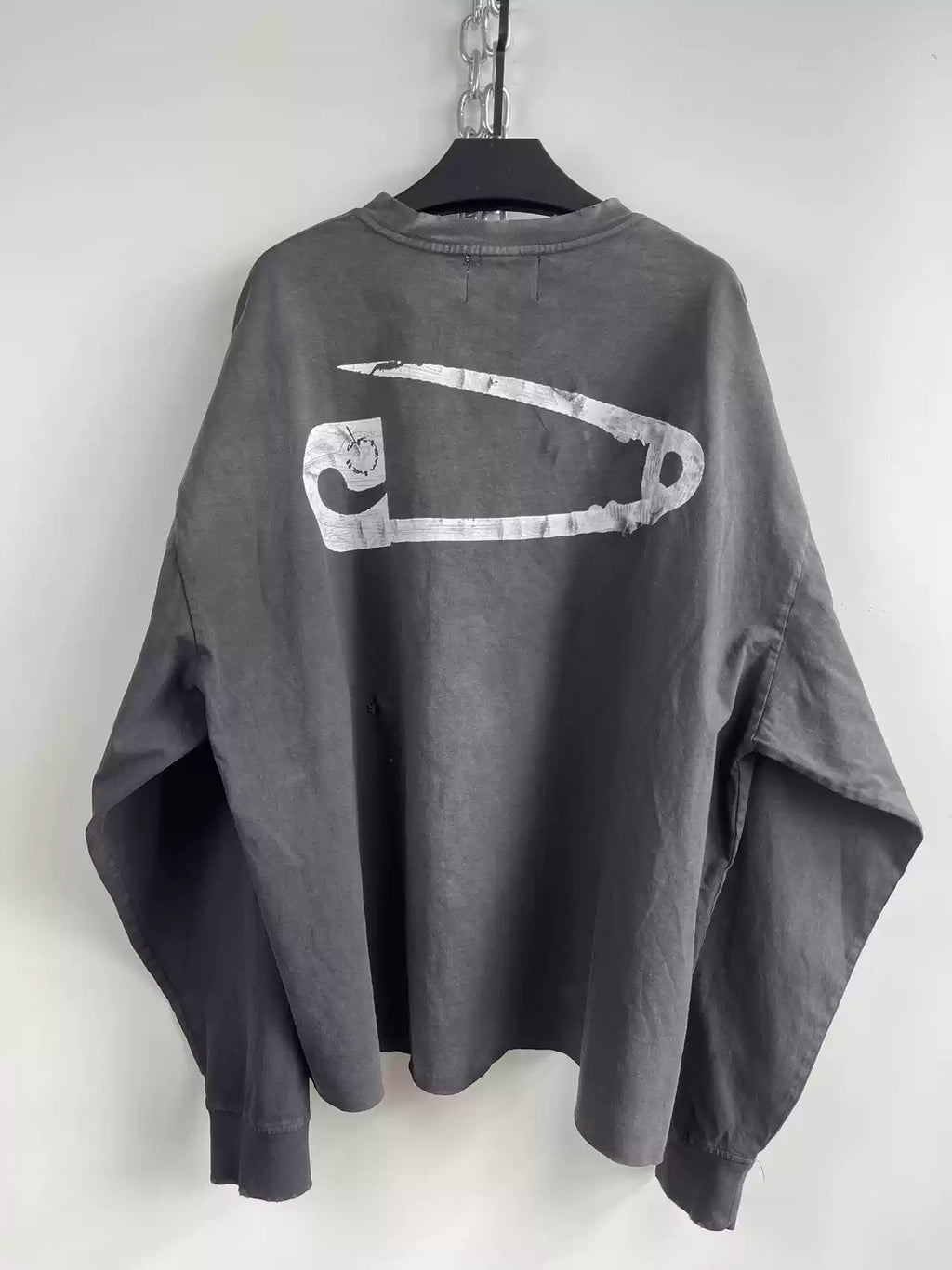 DISTRESSED WASHED LONG SLEEVE
