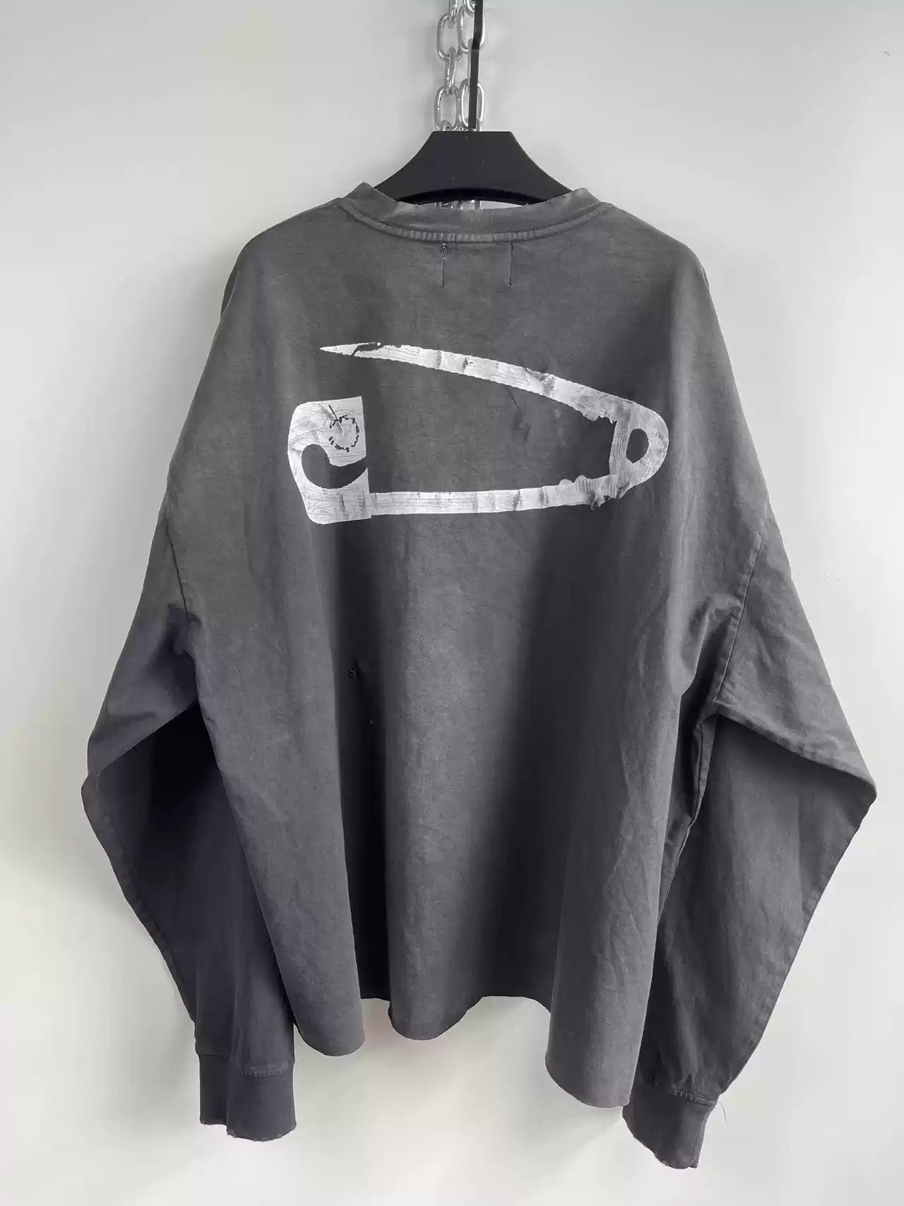 DISTRESSED WASHED LONG SLEEVE