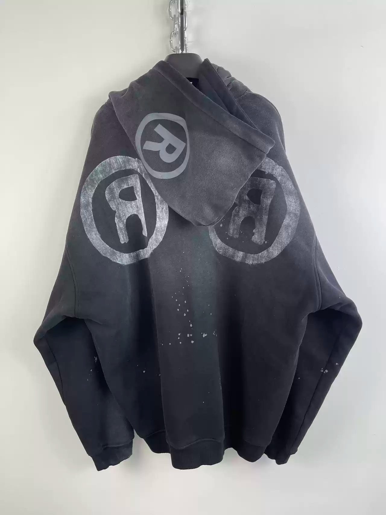 DISTRESSED R LOGO HOODIE