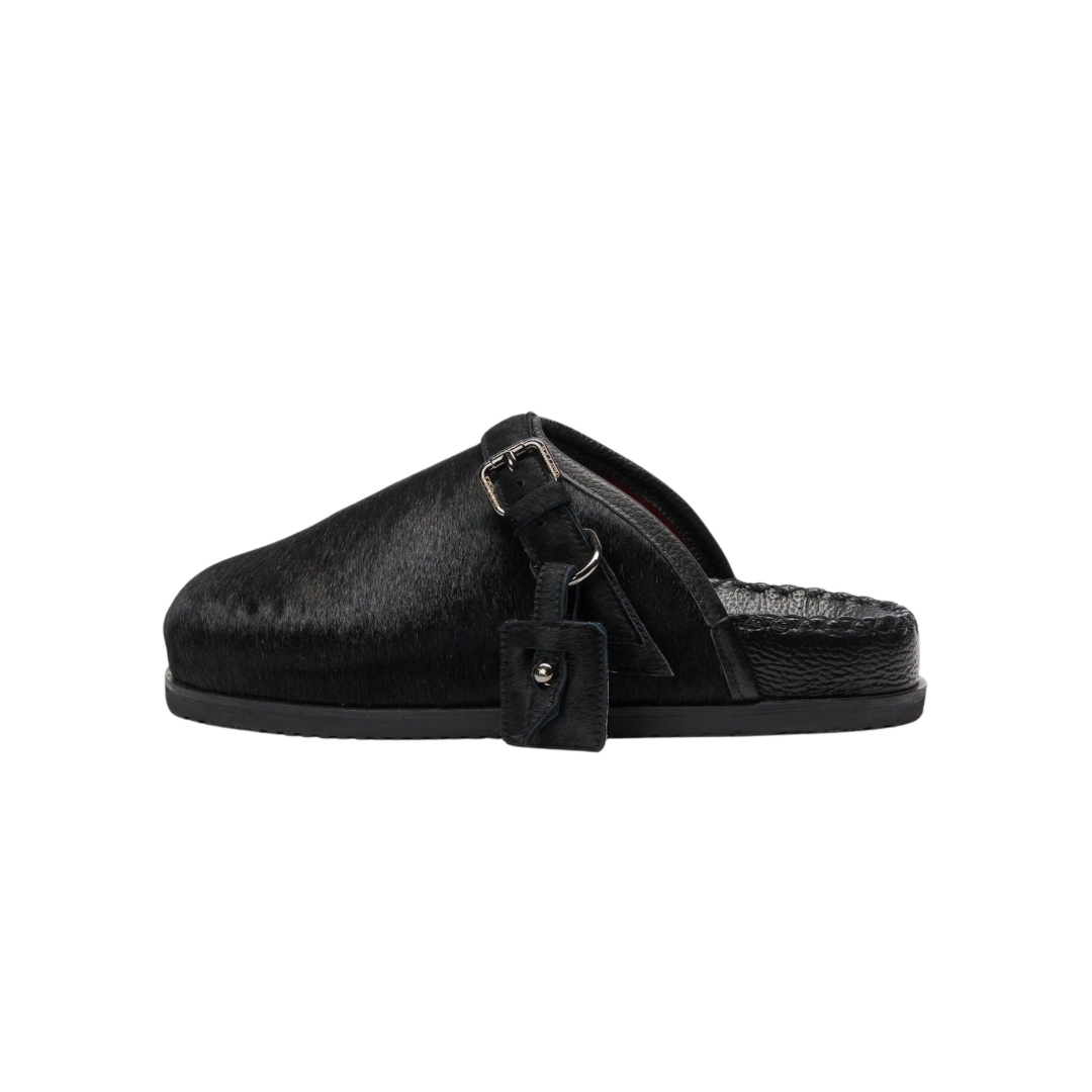 CLOSED-TOE SANDALS - BLACK TOE
