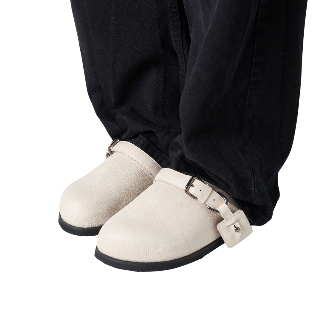 CLOSED-TOE SANDALS - MILK CREAM TOE