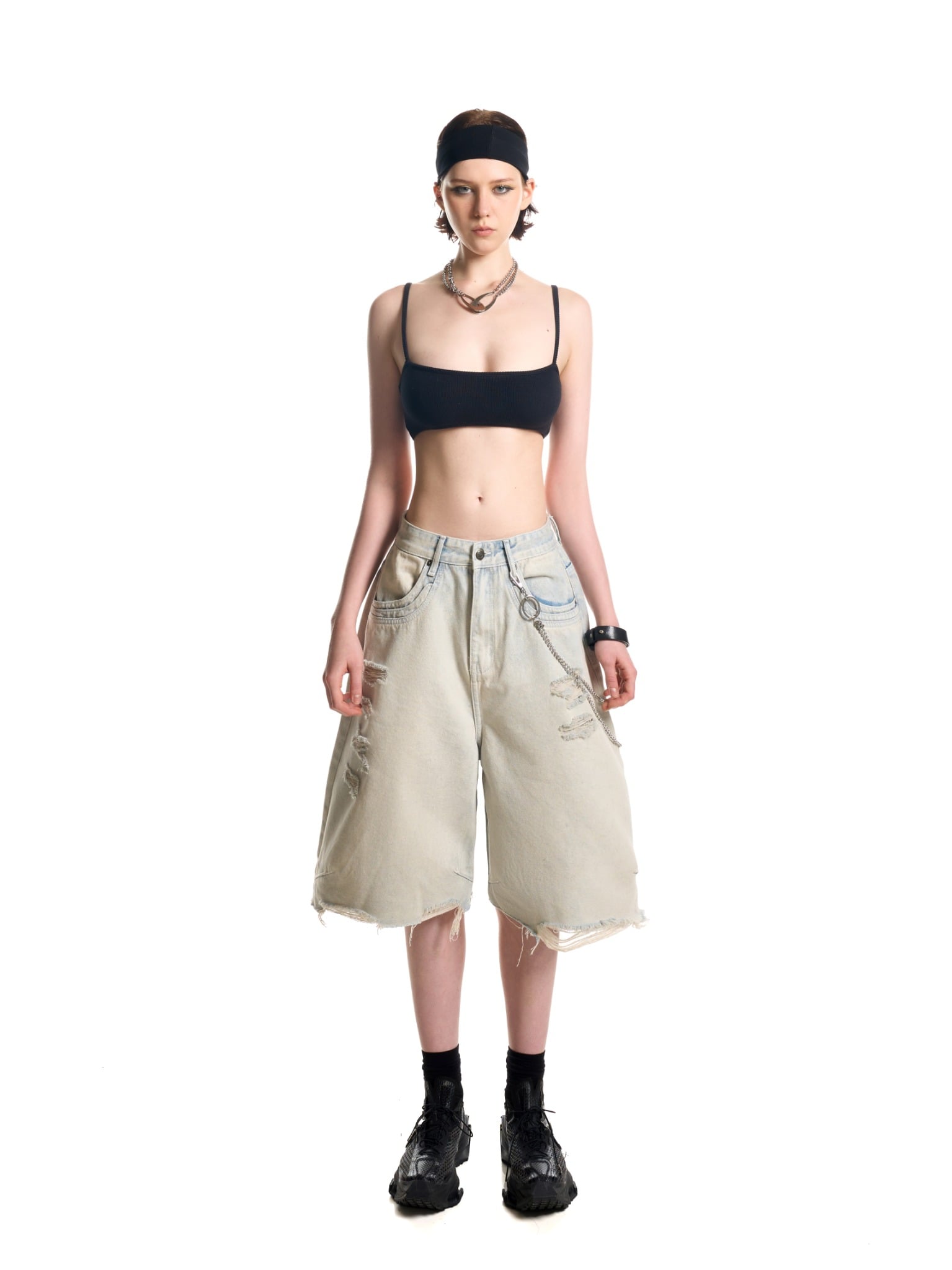 TRIO STAR WASH JEAN SHORTS